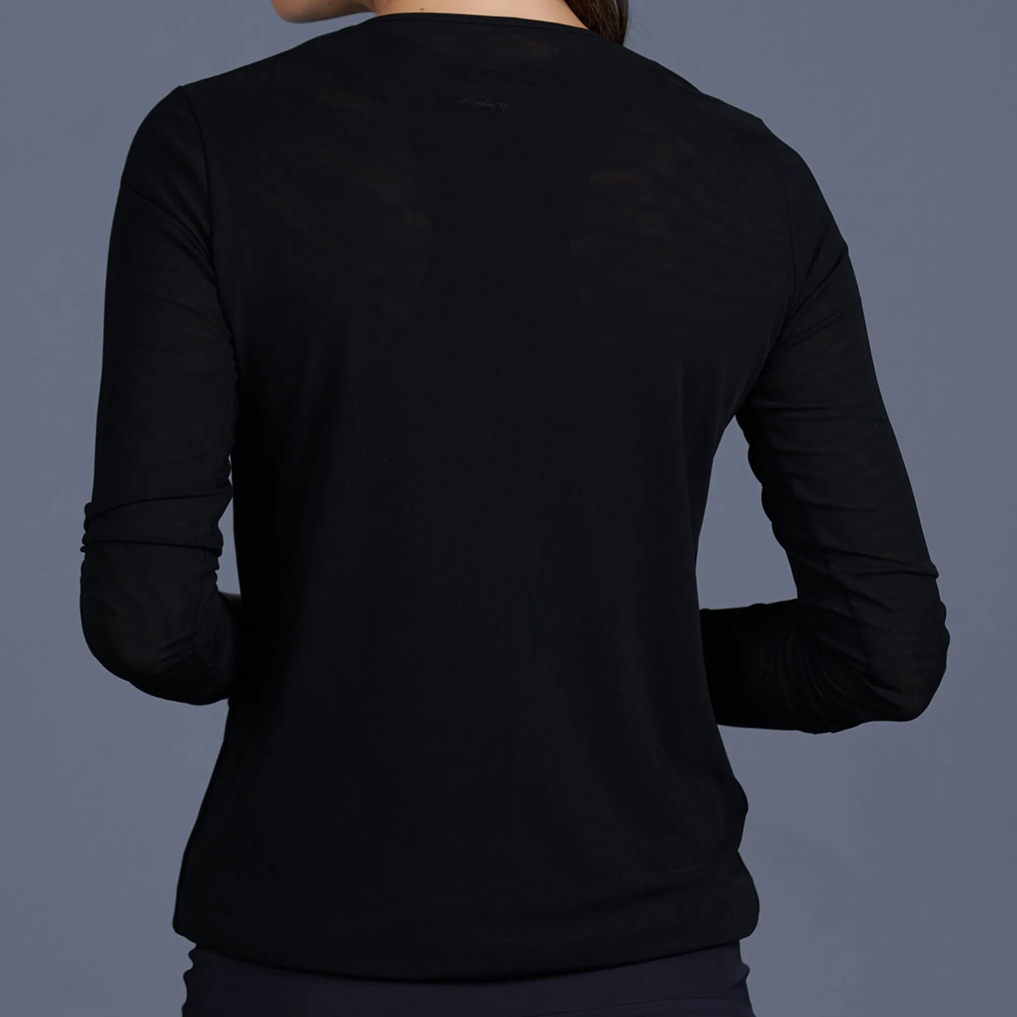 Classic V-Neck Pullover (black mesh)