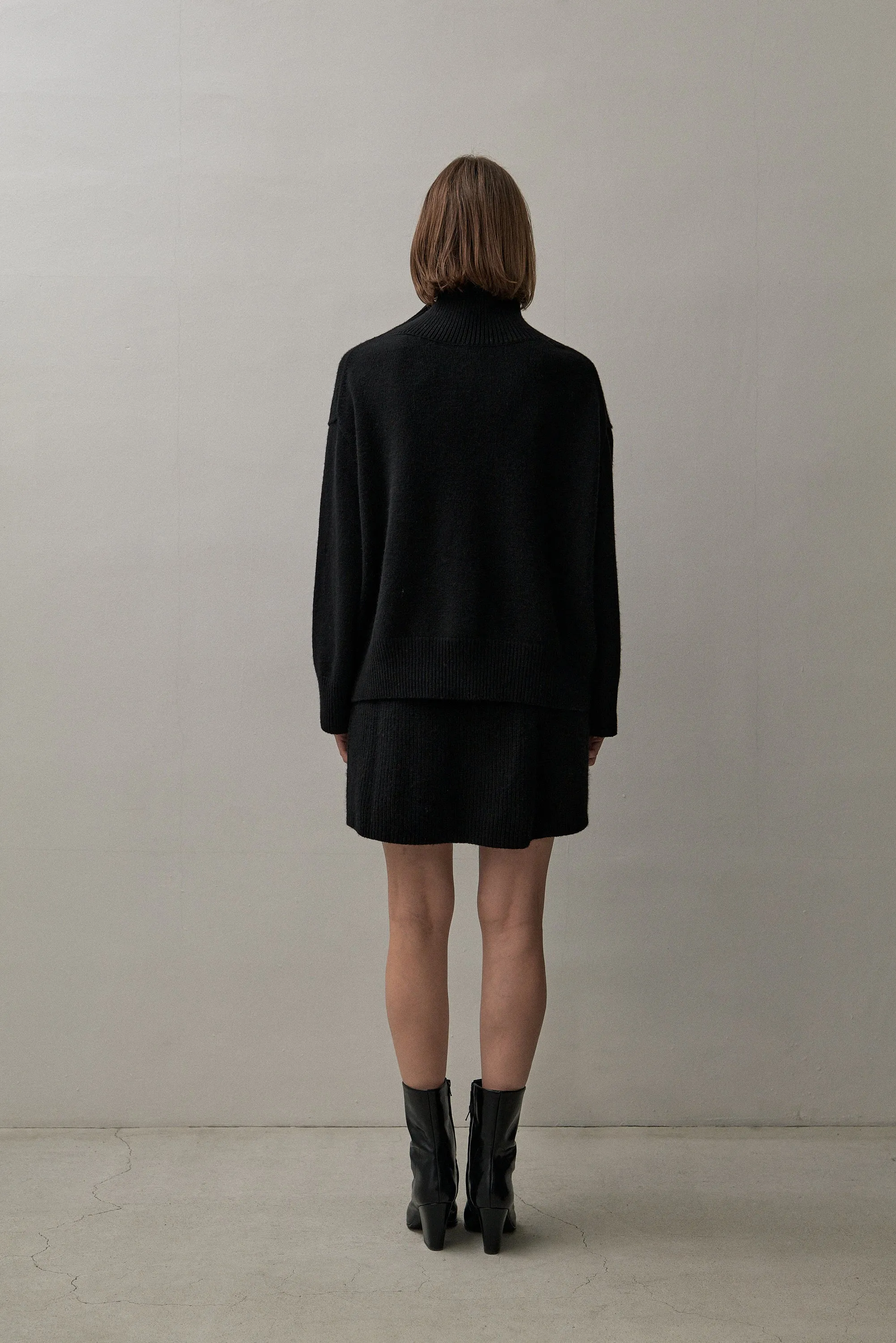 THE CLASSIC TURTLENECK - BLACK